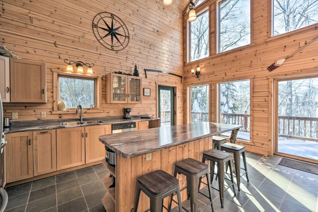 Scenic Hayward Lake View Retreat With Fire Pit Eksteriør billede