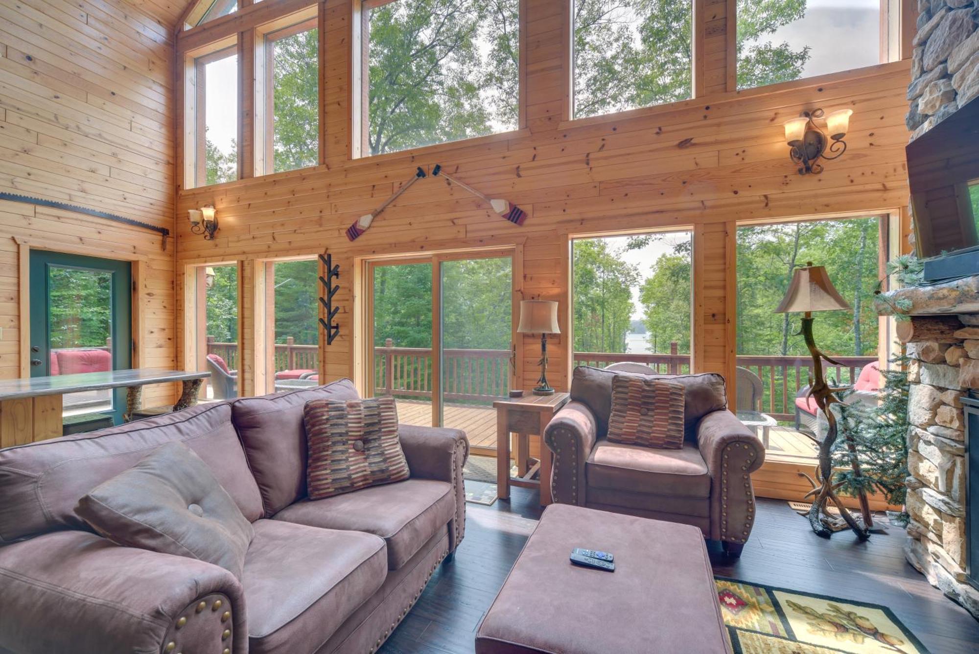Scenic Hayward Lake View Retreat With Fire Pit Eksteriør billede