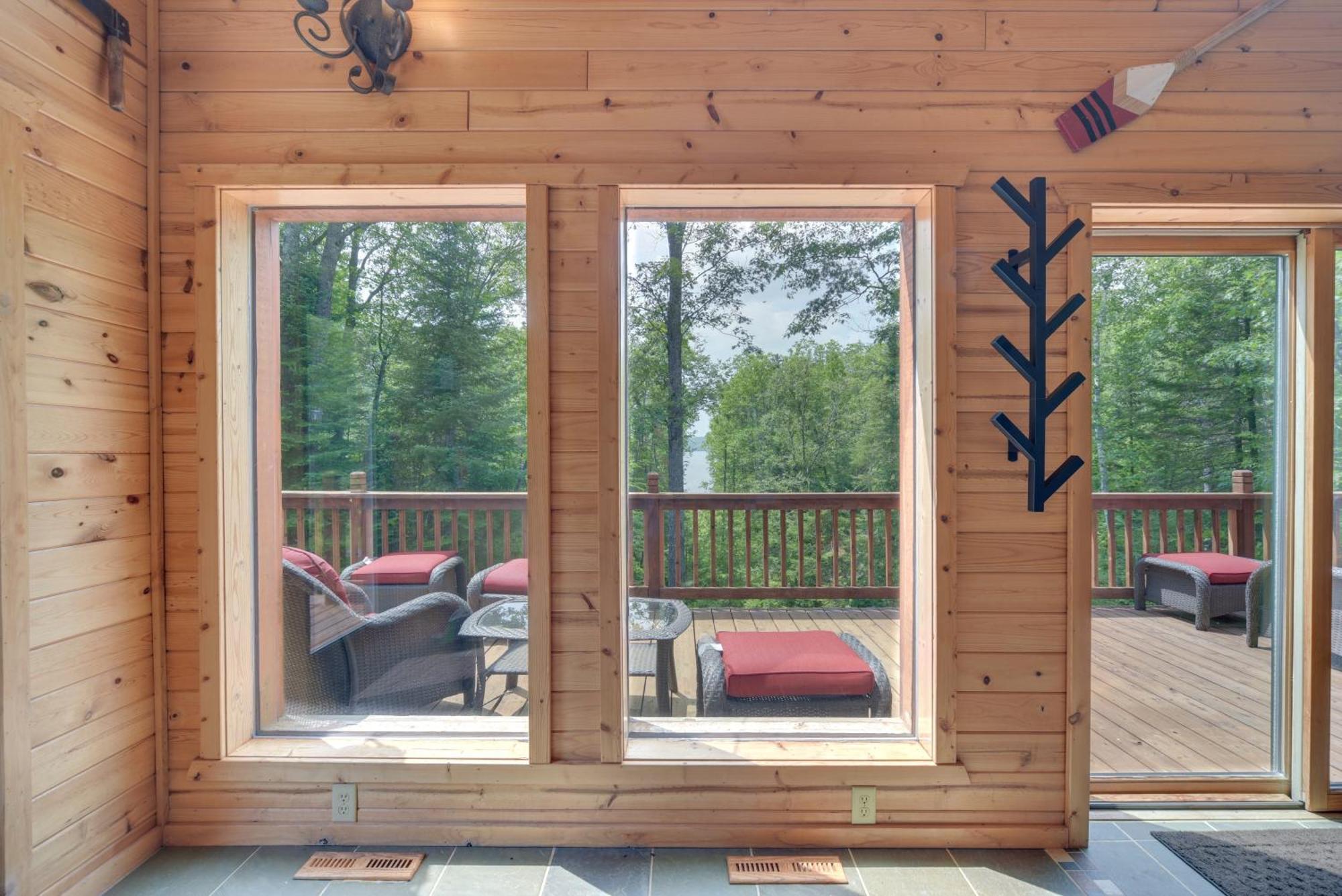 Scenic Hayward Lake View Retreat With Fire Pit Eksteriør billede
