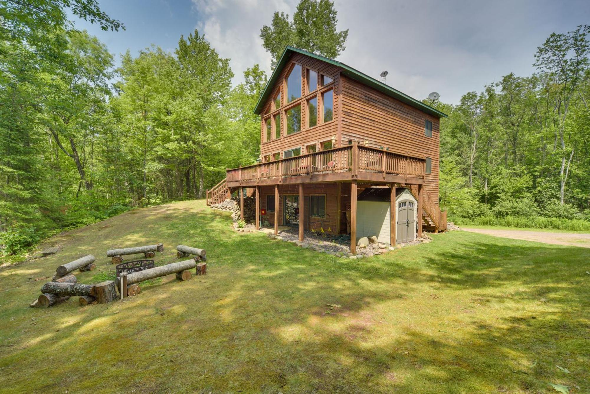 Scenic Hayward Lake View Retreat With Fire Pit Eksteriør billede